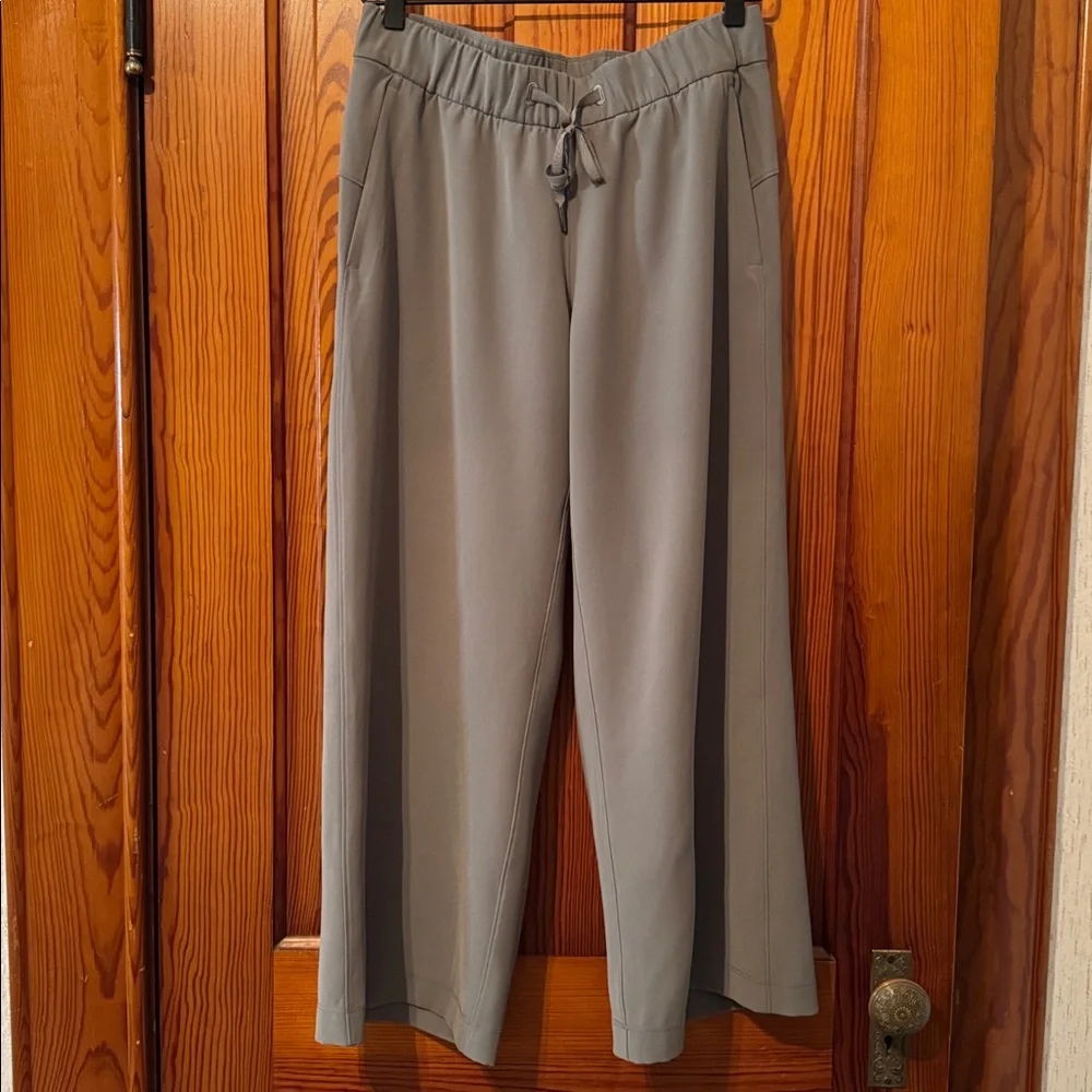 Lululemon On the Fly Wide-Leg 7/8 Pant *Woven - Grey Sage